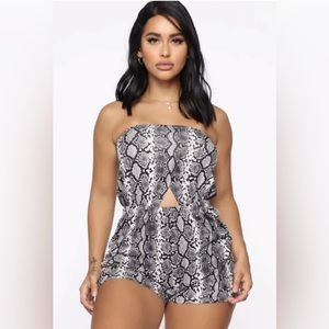 Fashion nova sz s gray waist cut out snake print stretchy print romper